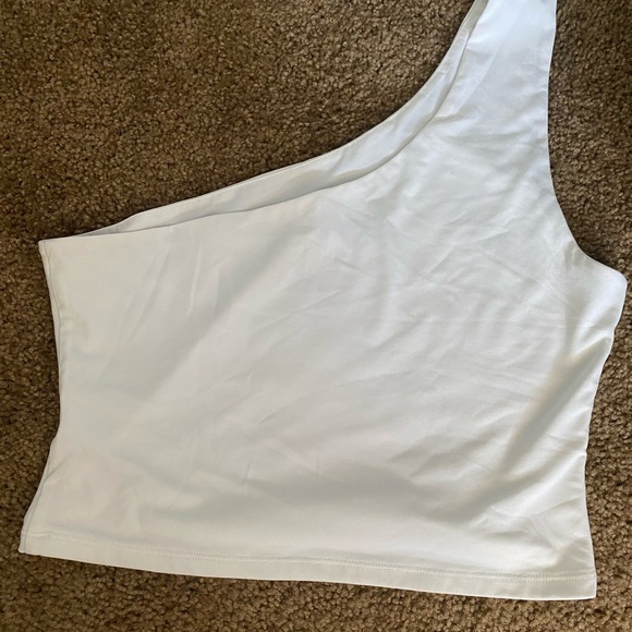 One shoulder crop - Picture 4 of 4